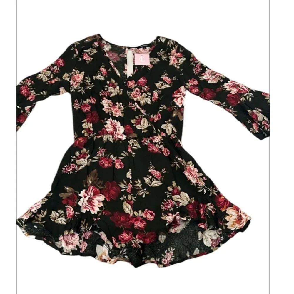 NWT Ambiance sizeM 3/4 sleeve black/red/pink flowered elastic waist short romper